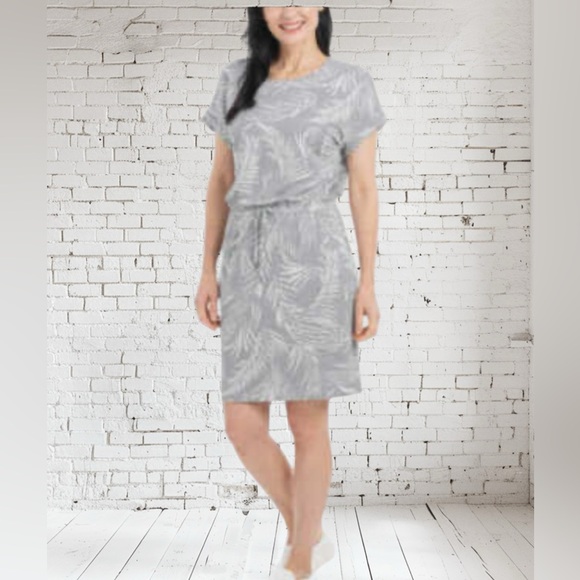 Hilary Radley Dresses & Skirts - Hilary Radley Short Sleeve Palm Print Dress Gray/White | Medium (8/10) NWT